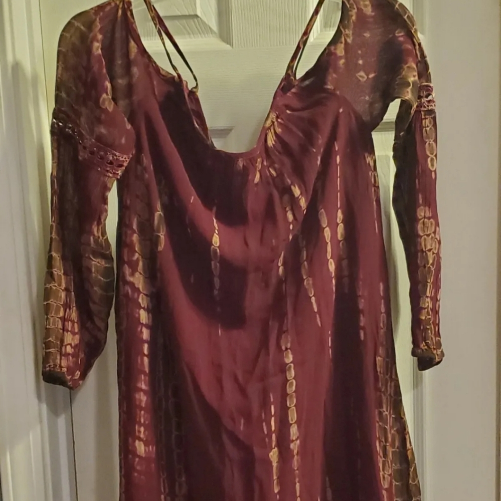 Patrons of Peace sz Xs, long sleeved, cold-shoulder, wine and brown/gold color